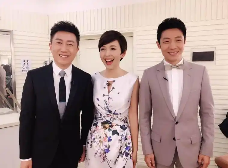 回顾主持人欧阳夏丹：父亲患癌去世，母亲也患癌，如今依然单身