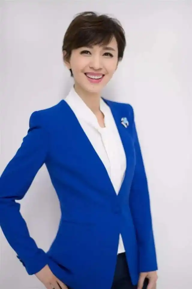 回顾主持人欧阳夏丹：父亲患癌去世，母亲也患癌，如今依然单身