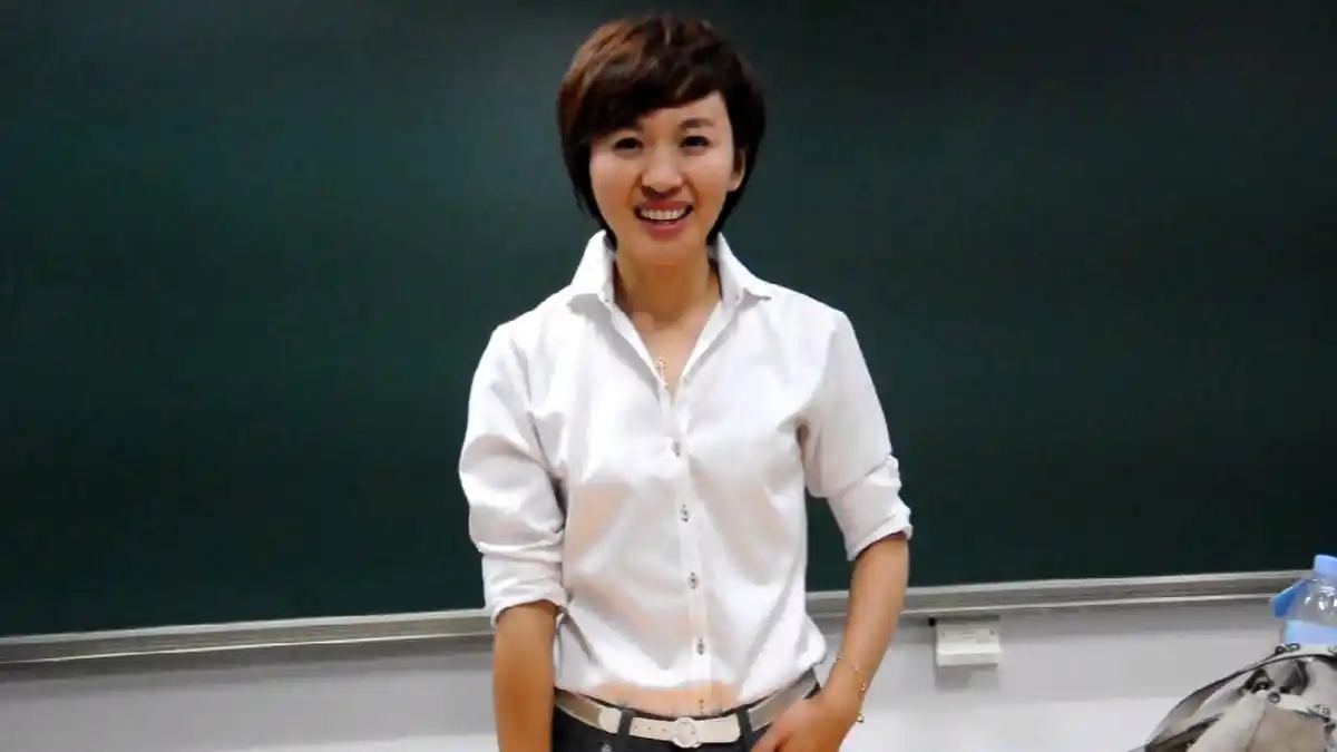 回顾主持人欧阳夏丹：父亲患癌去世，母亲也患癌，如今依然单身