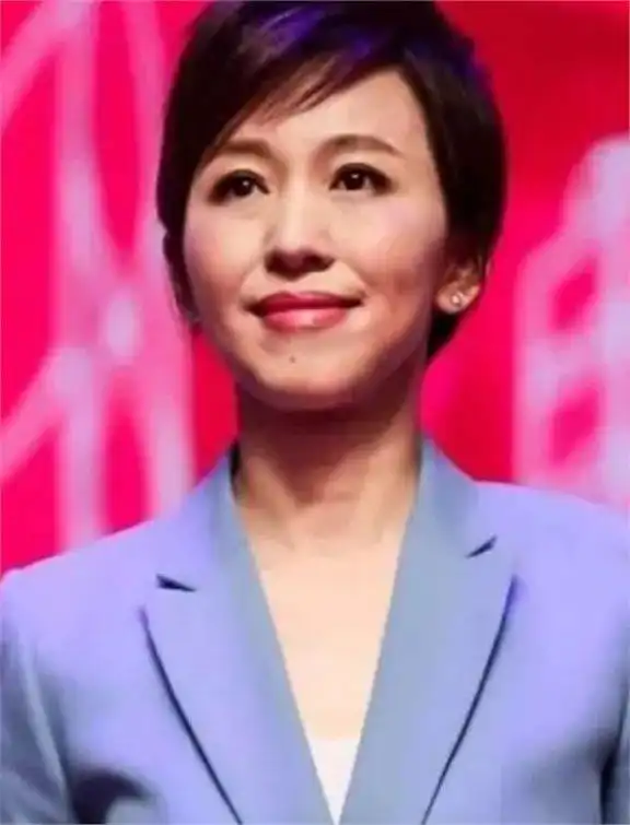 消失多年！央视“国脸”欧阳夏丹现已成功转行，背后经历让人心疼