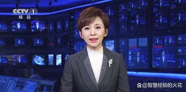 前央视国脸欧阳夏丹：为某品牌走秀，满脸自信！网友：又土又丑！