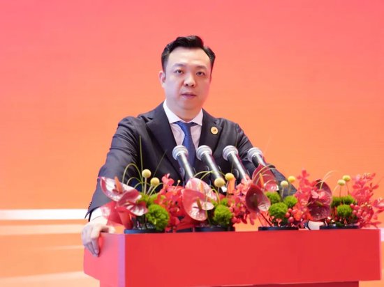 人民控股集团2025年高质量发展大会隆重召开