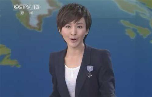 41岁欧阳夏丹被网友偶遇，台上台下判若两人