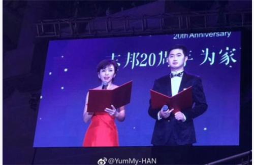 41岁欧阳夏丹被网友偶遇，台上台下判若两人