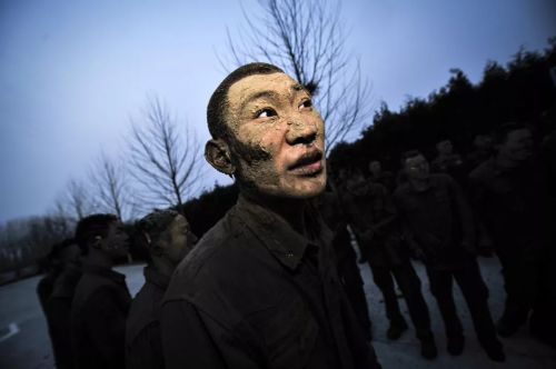 一个富豪明星保镖的两张面孔
