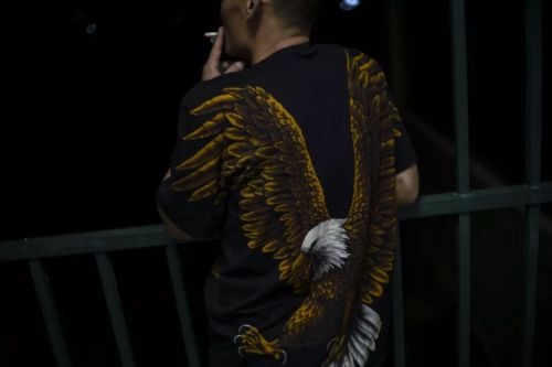 一个富豪明星保镖的两张面孔