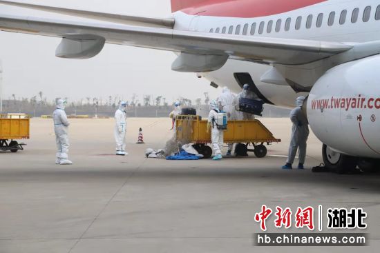 武汉天河机场从严加强“人物地”同防