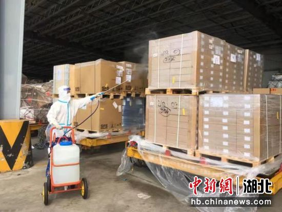 武汉天河机场从严加强“人物地”同防