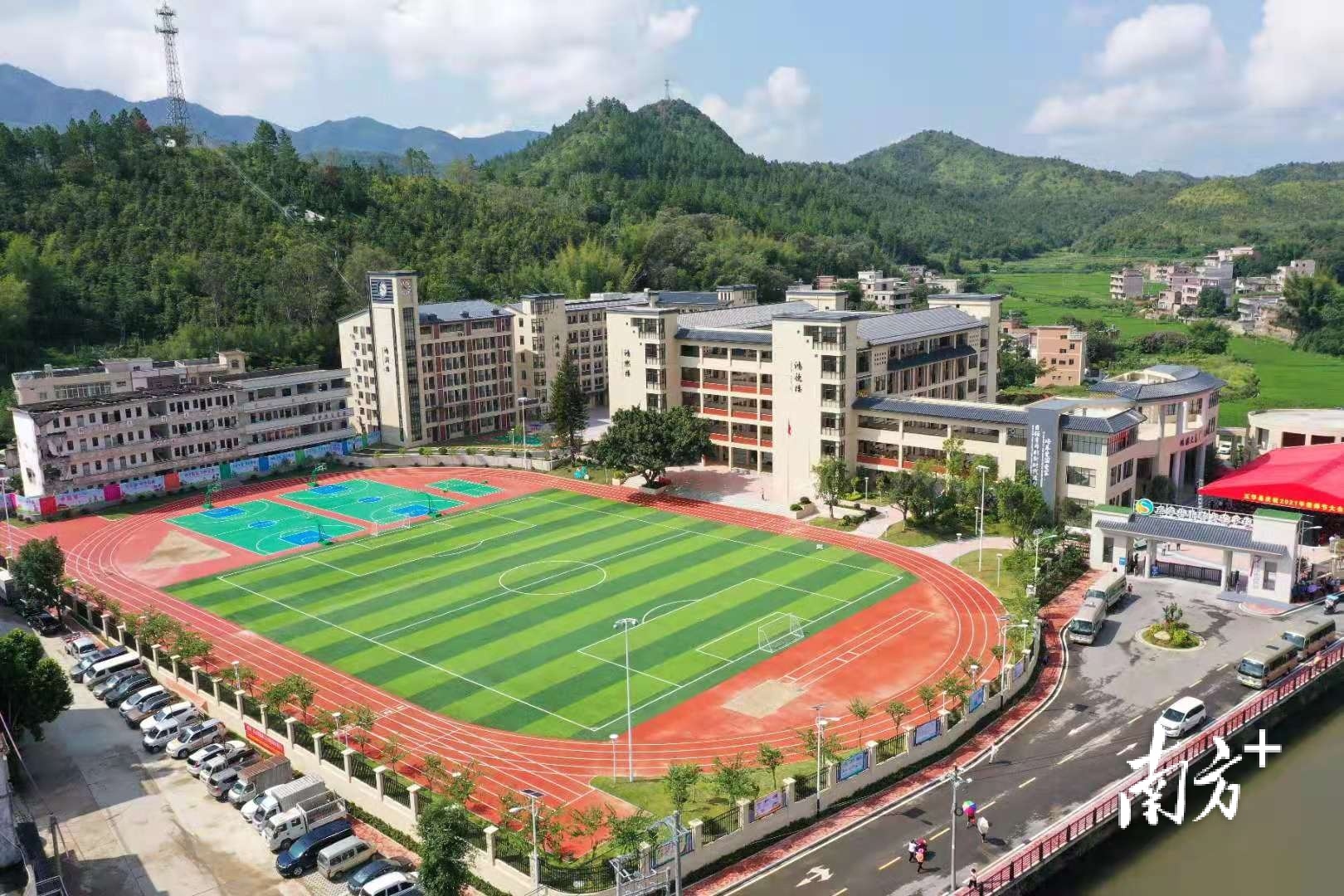 梅州五华水寨中学小都校区举行挂牌揭幕仪式