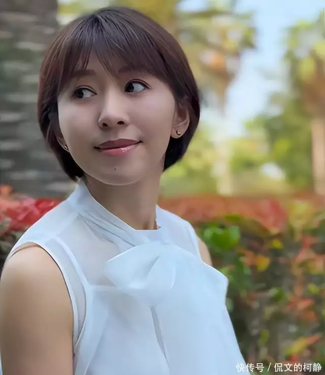 央视国脸到平凡博主，欧阳夏丹褪去光环，活出真我，她后悔了吗？