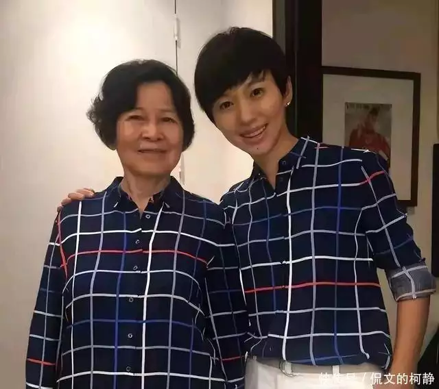 央视国脸到平凡博主，欧阳夏丹褪去光环，活出真我，她后悔了吗？
