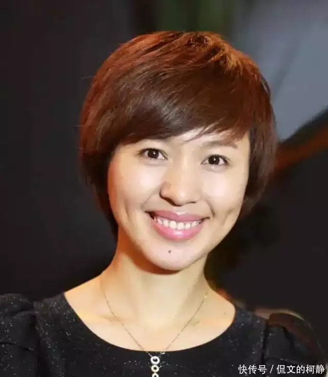 央视国脸到平凡博主，欧阳夏丹褪去光环，活出真我，她后悔了吗？