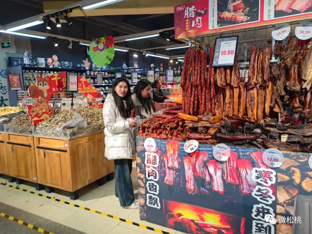 松桃跨年夜经济热潮：零售业、餐饮业及娱乐产业全面发力