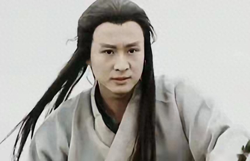 孙兴挤两小时公交探母，背旧帆布包装饭团，这明星孝行不是装的？
