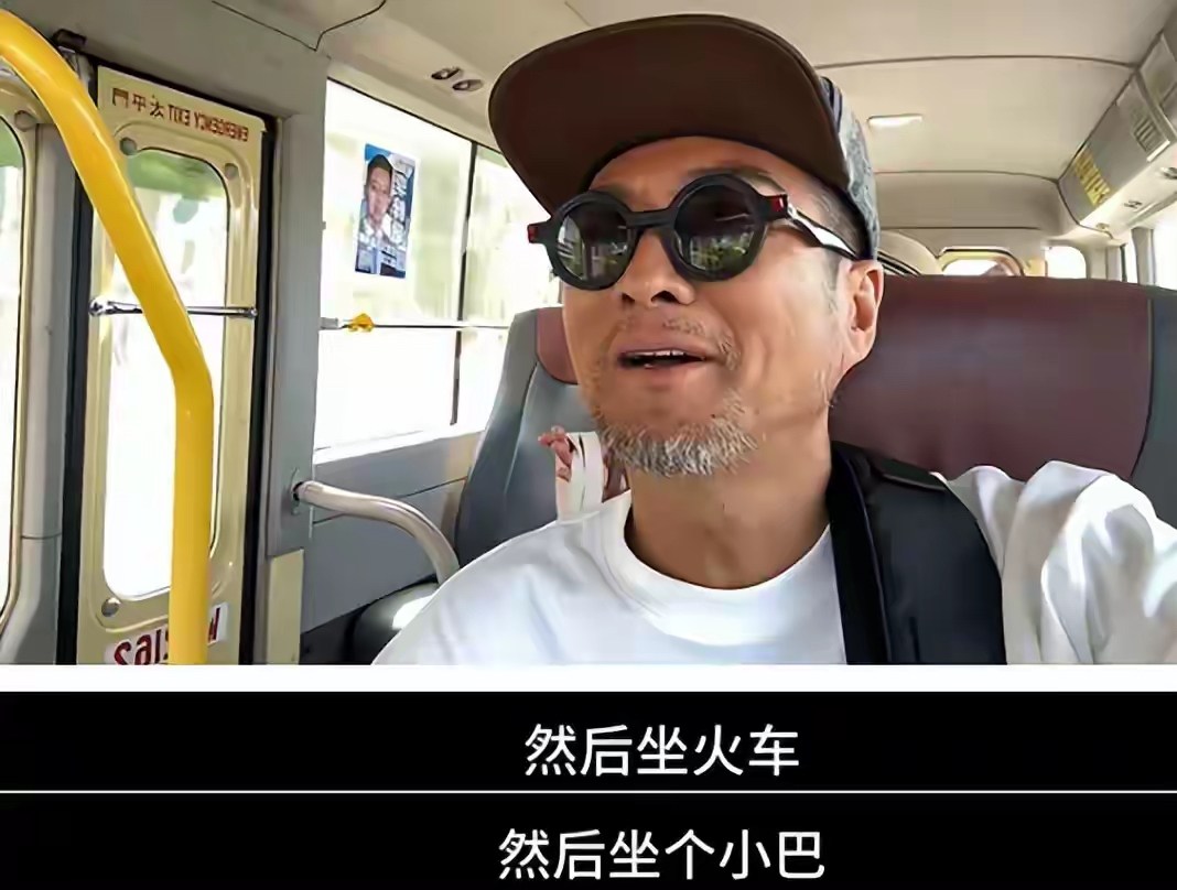 孙兴挤两小时公交探母，背旧帆布包装饭团，这明星孝行不是装的？