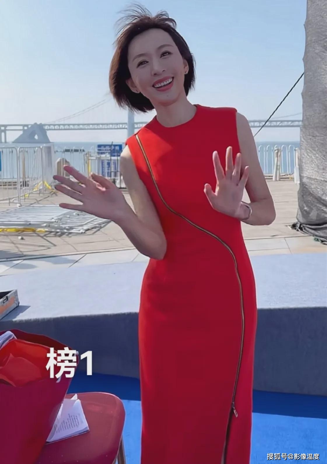 45岁欧阳夏丹山东近况曝光：一身红裙太美，多个网友疯狂作诗表白