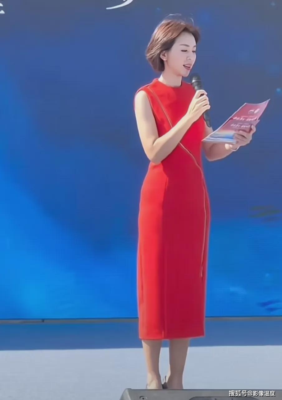 45岁欧阳夏丹山东近况曝光：一身红裙太美，多个网友疯狂作诗表白