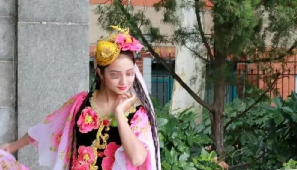 08年，19岁维族姑娘刚下飞机就被逮捕，审讯后揭开了恐怖阴谋