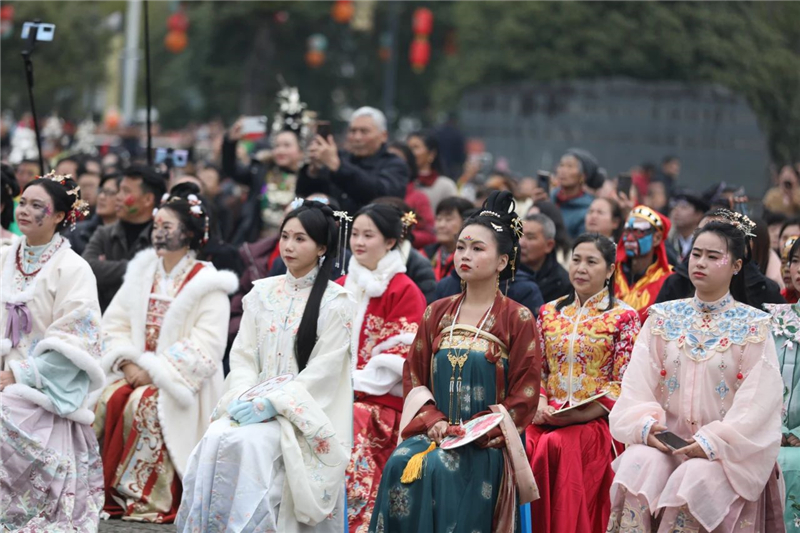 网络中国节·元宵 |锦屏隆里：“村晚”邂逅元宵 共赴民俗盛宴