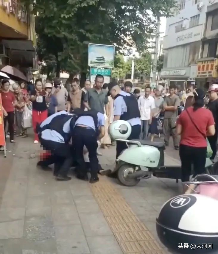 广西容县通报一女子用铁锤砸伤男孩头部：李某某(女，47岁，精神障碍患者)，已被采取刑事强制措施