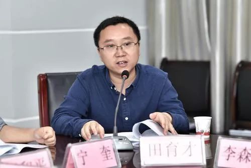 用奋斗书写新时代新闻人最美青春
