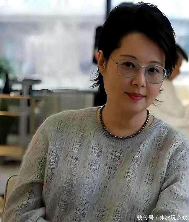 袁立情路引热议，与徐威分手后，各自幸福惹人羡