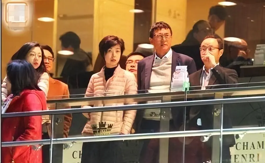 富商徐威：与12年女友袁立分手，转身娶了张怡宁，全靠岳母撑腰
