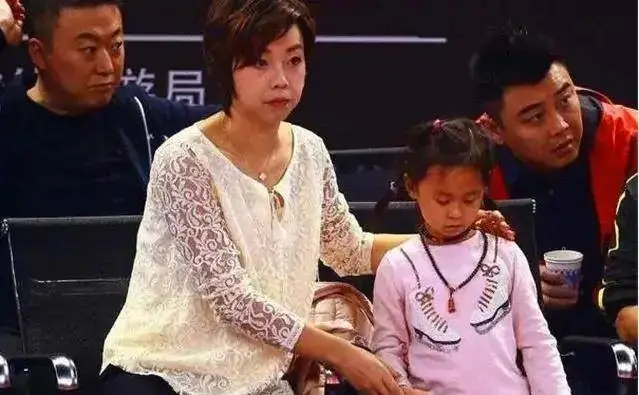 张怡宁之前，徐威与袁立在一起12年还有儿子，为何转身就娶大魔王