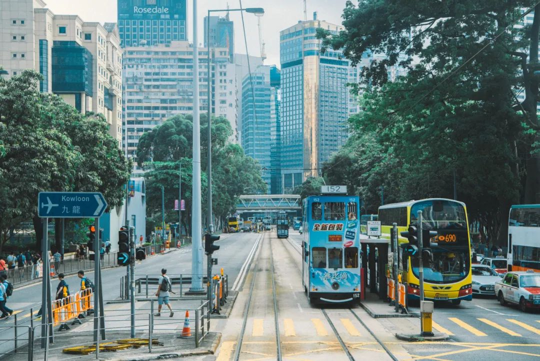 中国香港VS新加坡：留学费用、教育质量大PK，谁更胜一筹？