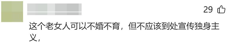 48岁欧阳夏丹现身赛里木湖！评论恶心的一幕发生，回应令人佩服