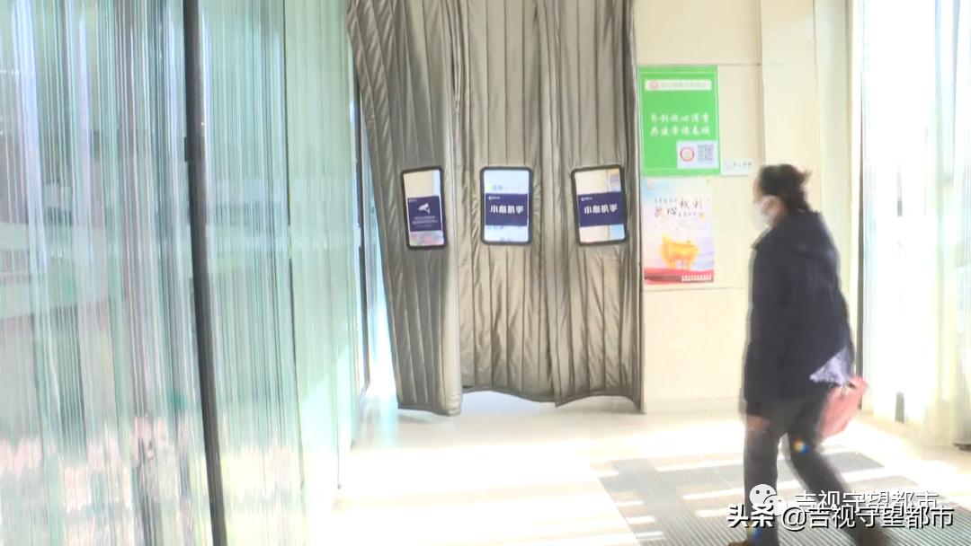 女子商场“掀门帘”,十分钟偷六部手机