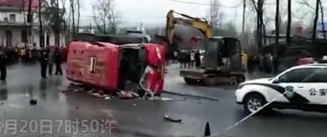 惨烈！信阳突发一起车祸，其中4人死亡15人受伤！