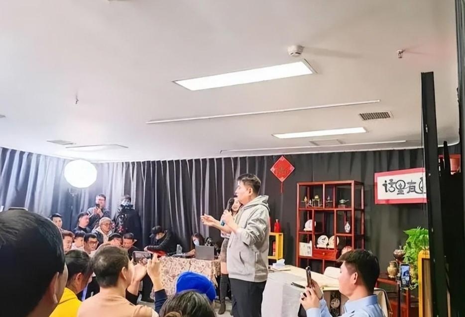 曝毕福剑是从央视正常退休！否定定居农村养鸡，目前有俩赚钱项目