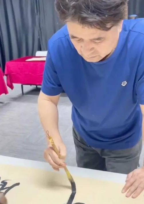 64岁的毕福剑如普通老人，这世界给他狠狠上了一课