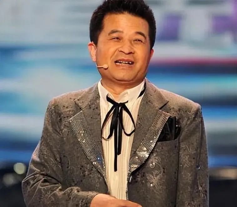 64岁的毕福剑如普通老人，这世界给他狠狠上了一课
