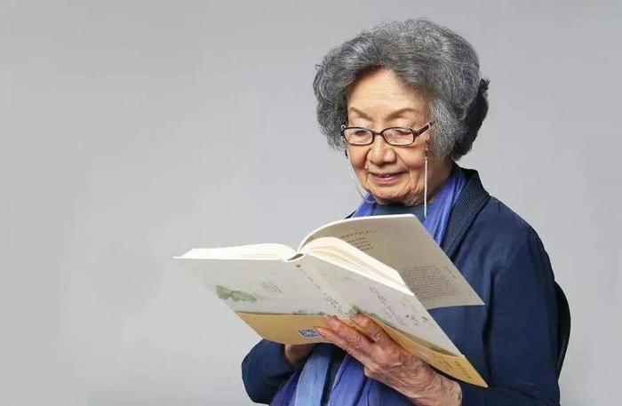 “诗词的女儿”叶嘉莹去世，“我只是一个普通的教研工作者”