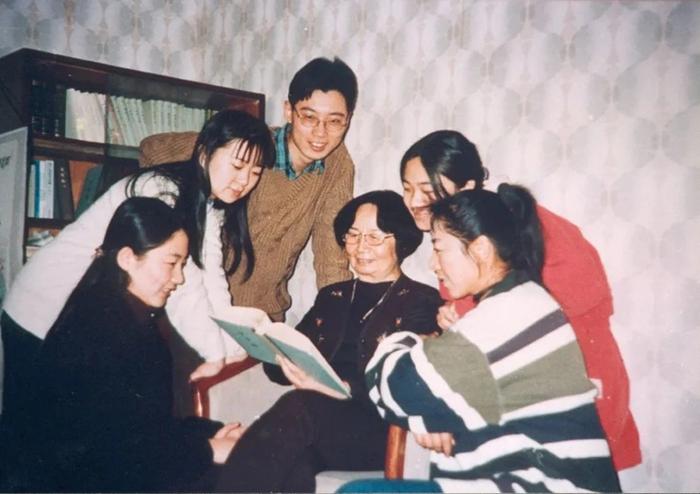 “诗词的女儿”叶嘉莹去世，“我只是一个普通的教研工作者”
