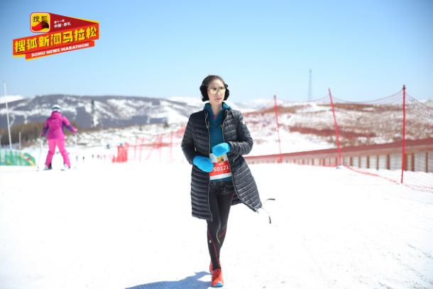 张朝阳领衔，钟欣桐、曹云金陪跑，这个马拉松竟在雪地上