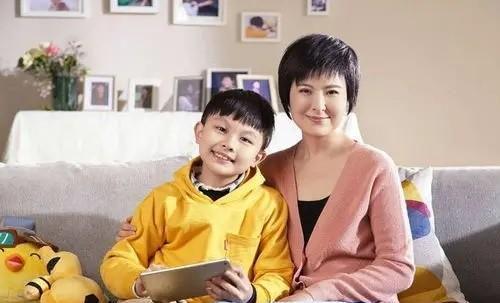张泉灵：大学生进入职场要找1个榜样；1女生：您为啥离开白岩松？