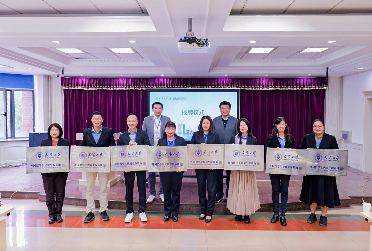 第三届马来西亚中学校长研修团在我校成功举办