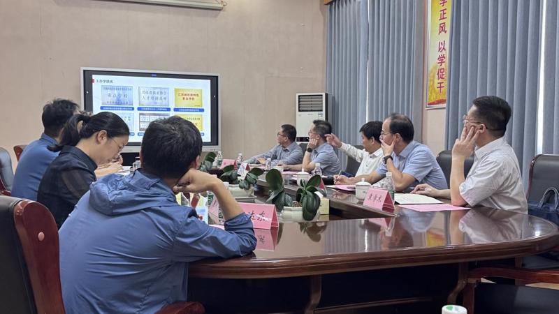 省委宣传部副部长张笑到江苏省新闻出版学校调研指导