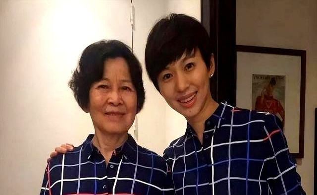 离开央视成网红，欧阳夏丹看似风光不再，实则选了更想要的人生
