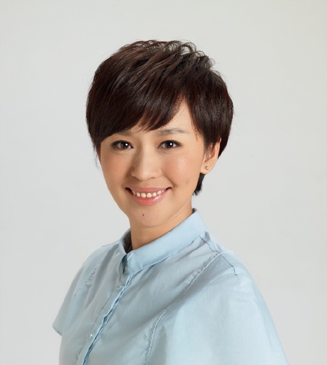 落毛凤凰不如鸡？离开央视两年，欧阳夏丹的现状证实李思思没说错