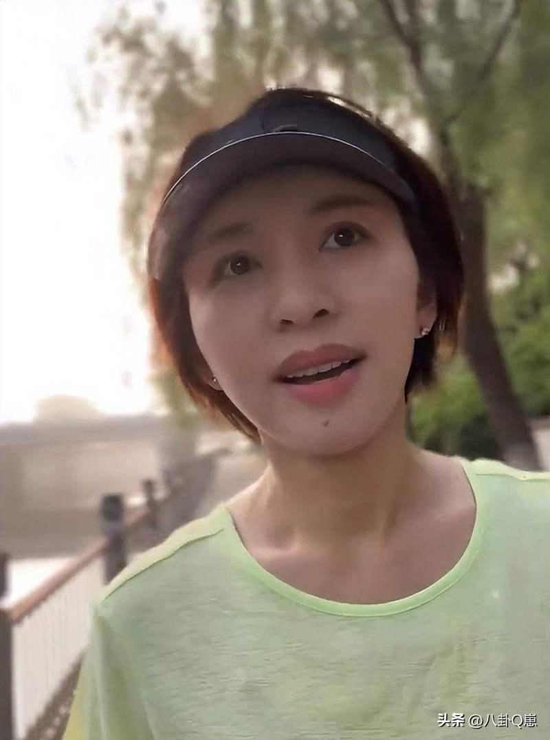 从央视离职，48岁未婚未育的欧阳夏丹，如今得到想要的生活了吗？