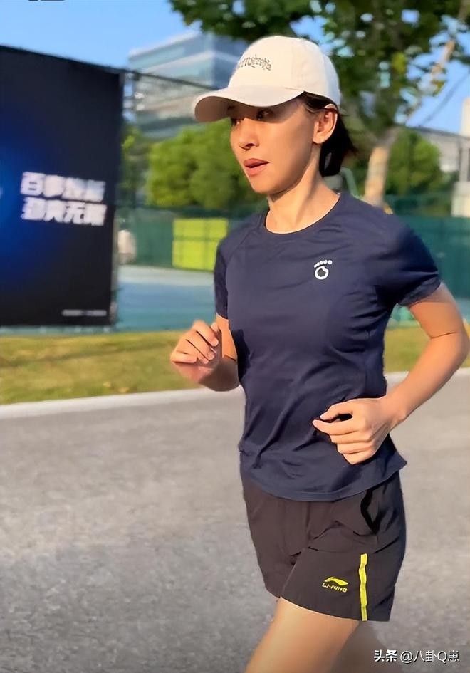 从央视离职，48岁未婚未育的欧阳夏丹，如今得到想要的生活了吗？