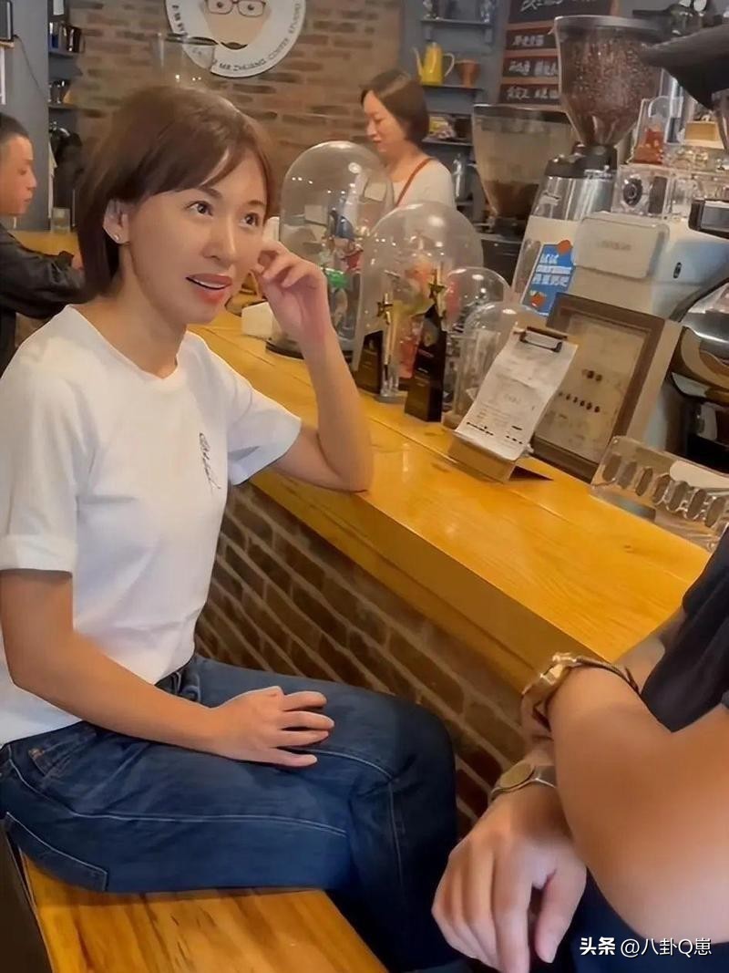 从央视离职，48岁未婚未育的欧阳夏丹，如今得到想要的生活了吗？