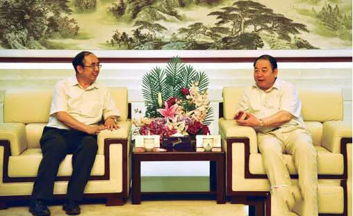 中国汽车技术研究中心一行到中国重汽走访调研