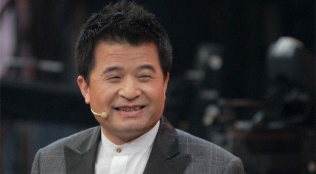 毕福剑下台后生活依旧滋润，开餐馆生意爆红，事业第二春