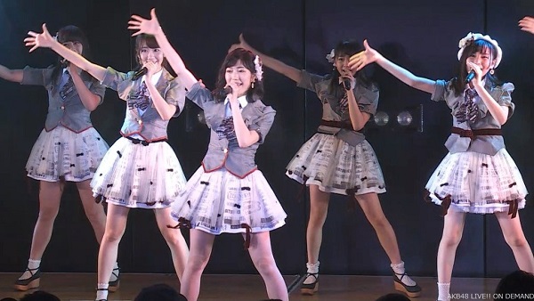 渡边麻友毕业演唱会：虚幻而完整的梦境