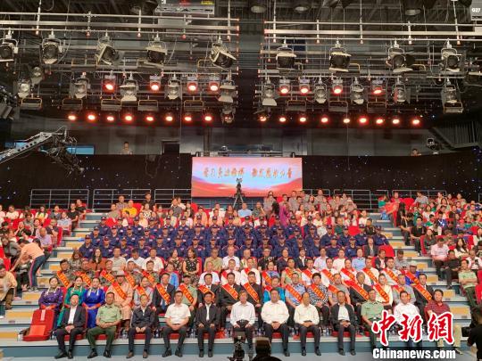 第七届感动内蒙古人物颁奖盛典举行 特别致敬治沙人